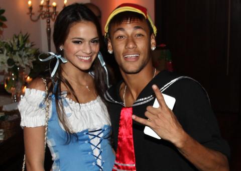 Famosos prestigiam festa à fantasia de Thiaguinho